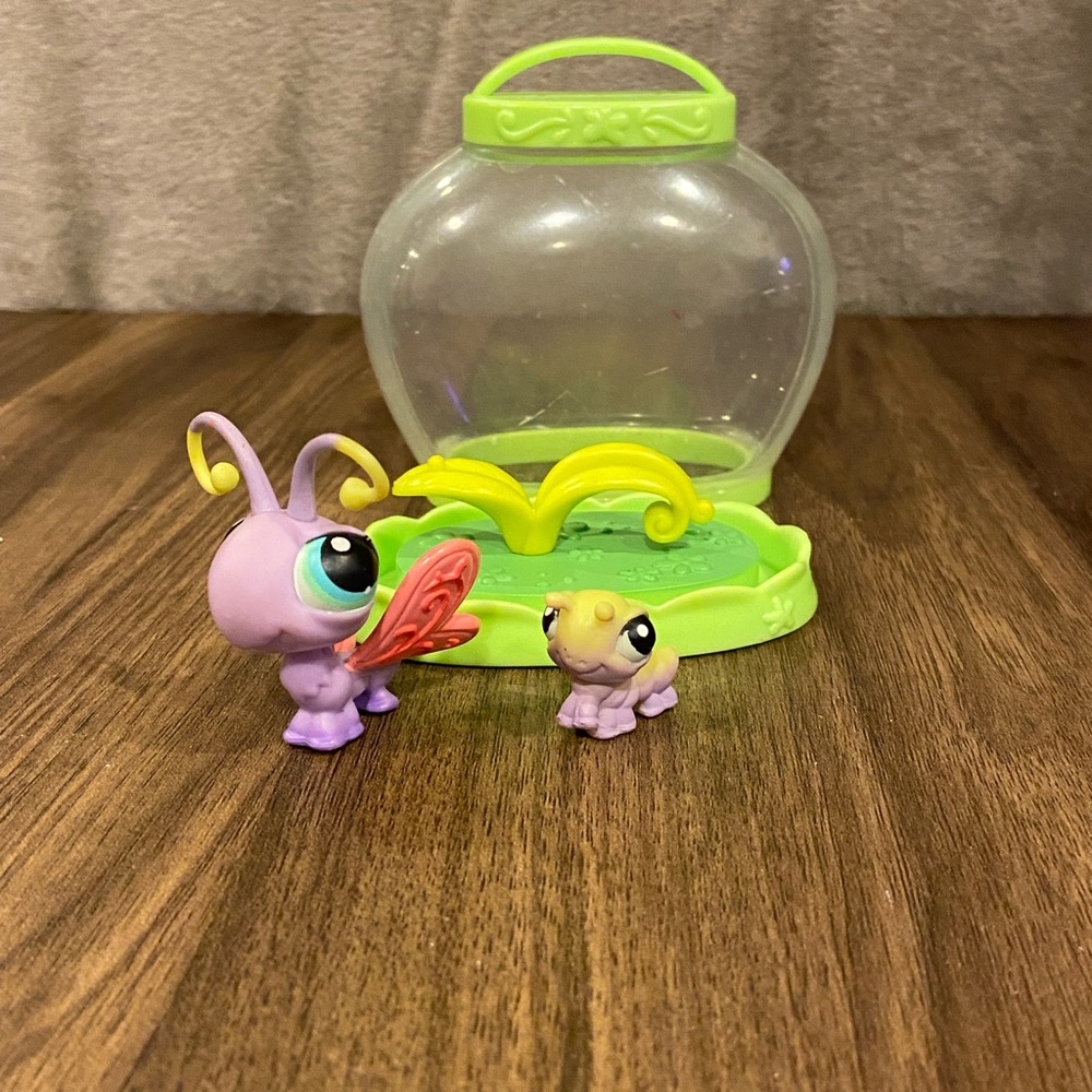 Littlest pet shop caterpillar and butterfly set.